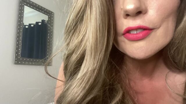 Bad Mommy In A Bikini video from Kates Kurves