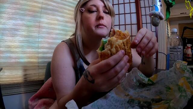 Eating Sandwich video from Remi Day