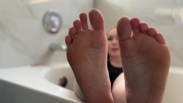 Oily Foot Craving video from Lenna Lux