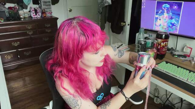 size queen speaks on length and girth video from Lilredvelvet