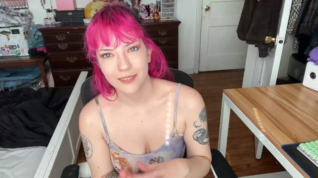 size queen speaks on micro penises video from Lilredvelvet