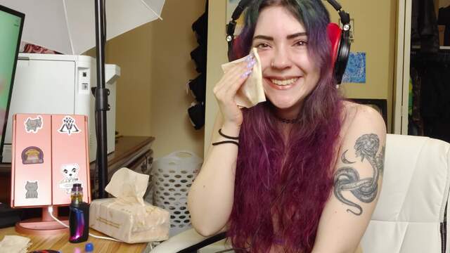 sneezing into tissues video from Lilredvelvet