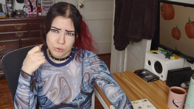 hot topic manager saves your job video from Lilredvelvet