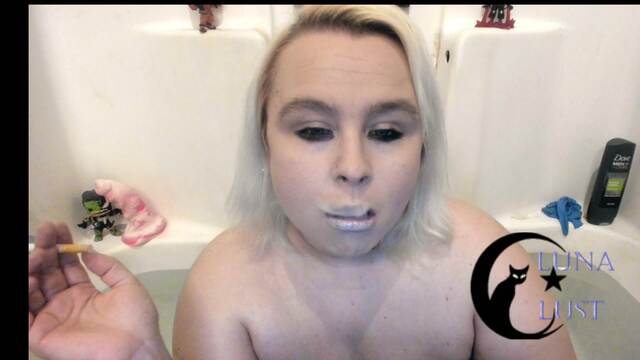 BBW Bath Smoke Sesh video from Lunalustxxx