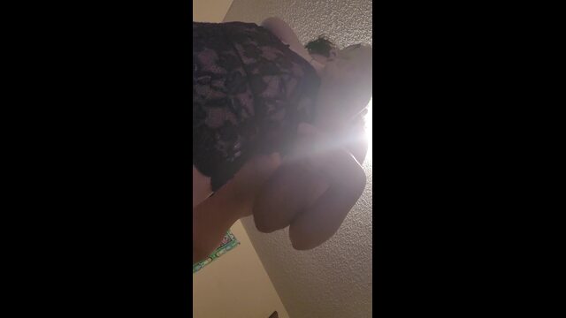 Amateur MILF Doggystyle Fuck and Creampie video from Mama Foxx94