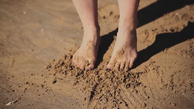 Feet in the sand video from Mika