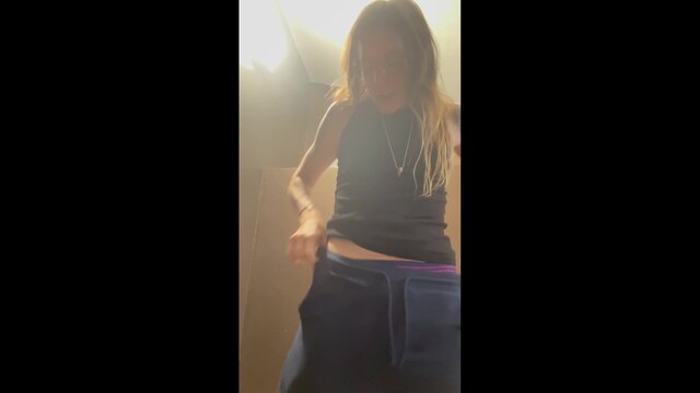 Public Bathroom Peeing video from Rey Pink