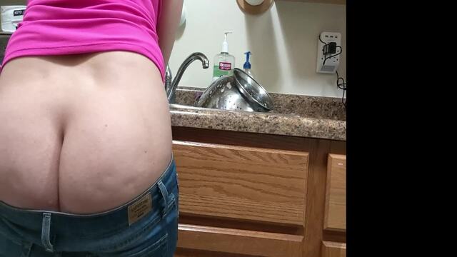 Washing Dishes with my buttcrack out video from Morgana Laveau