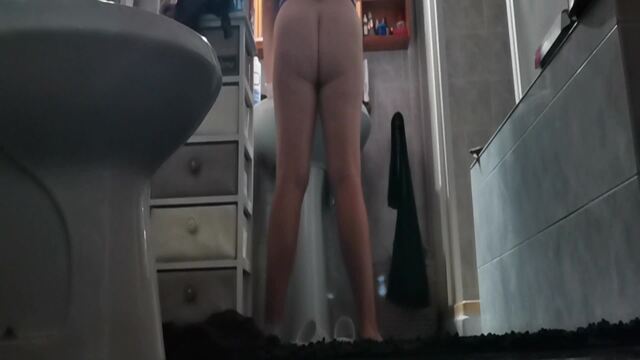 Dyeing My Hair In The Bathroom: Floor POV, Huge Big Ass & Loud Wet Farts video