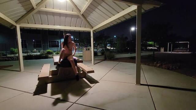 Solo cum in the public park video from Nicole Niagara