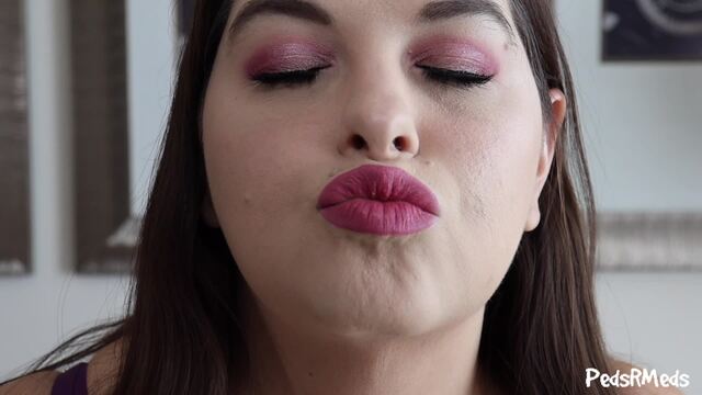 Sydney Screams Covered in Kisses video