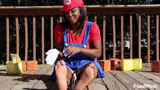 Goddess Mimi Mimio Oils Her Soles video from Pedsrmedsproductions