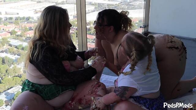 Cookie Munsta Lil Kylie and Molly Cake Smash and Smother video from Pedsrmedsproductions