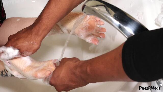 Chloe Lyrae Gets Her Feet Pampered video from Pedsrmedsproductions