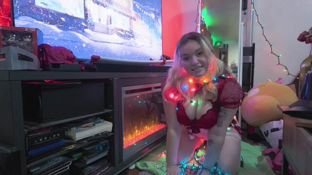 Santa's Favorite Elf video from Phia Belinda