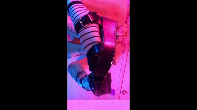 Lusty Gargantuan Maid - Feet Play video from Princess Claudia