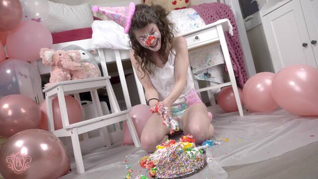 Adult Nappy Fetish: Messy Birthday Bb Cake Smash Sploshing video from 