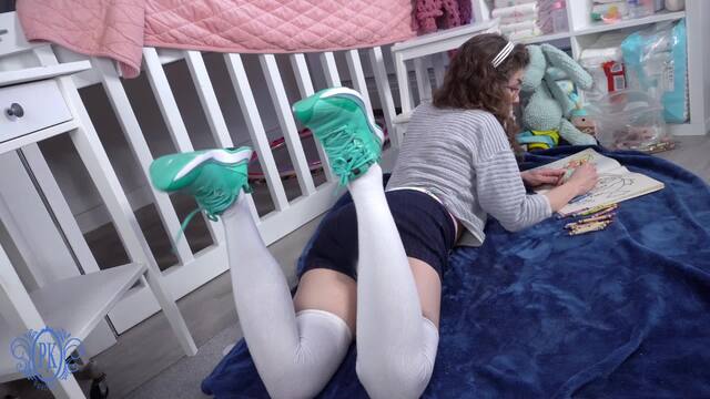 Adult Nappy Fetish: Sneakers Denim and Circus Standing Nappying Coloring Tease video from 