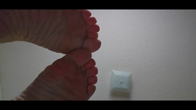 Wavy wrinkly soles video from Rain