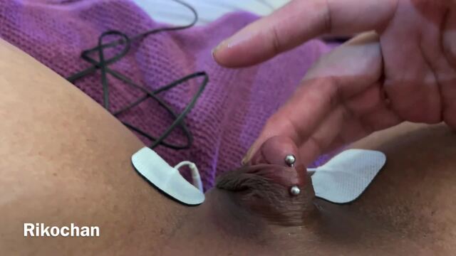 Rikochan in Big Clit Electrostim video