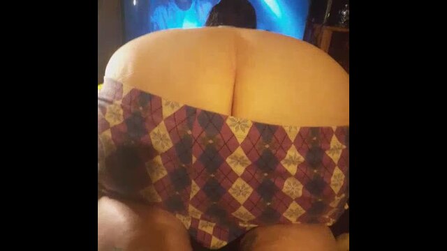 Watching tv buttcrack video from Sexyblueeyez258