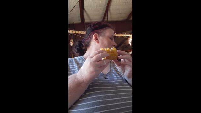 Eating lunch video from Sexyblueeyez258