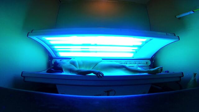 Sexy BBW Playing Public Tanning Bed video from SexyNEBBW