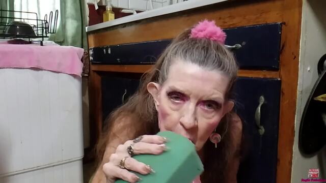 Fuck this Sponge Scrubby Scrubby video from SexySir Productions