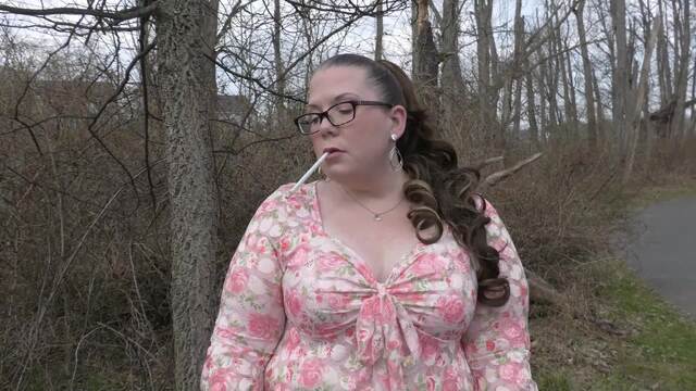 A pretty day out on the nature trail smoking a VS 120 video