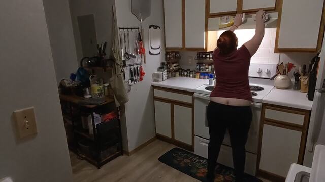 Unaware Housewife Cleans Kitchen with Buttcrack Exposed video from SinSpice