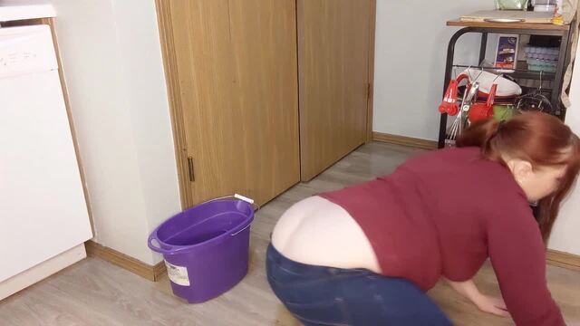 Buttcrack Reveal Floor Scrubbing video from SinSpice