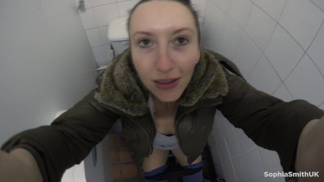 Changing Rooms Pee video from Sophia Smith
