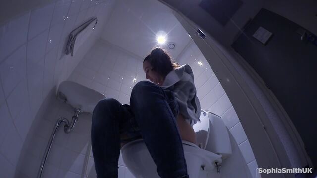 Amsterdam Hotel Pee video from Sophia Smith