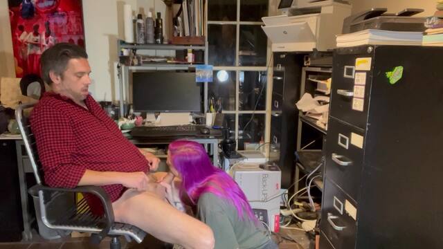 Office Slut Gives Blow Job video from Fresa